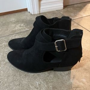 Black boots size 7